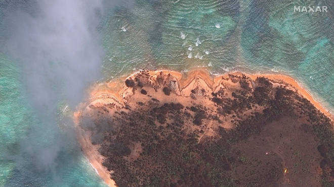 Tonga tê liệt sau vụ núi lửa phun trào và sóng thần - Ảnh 1.