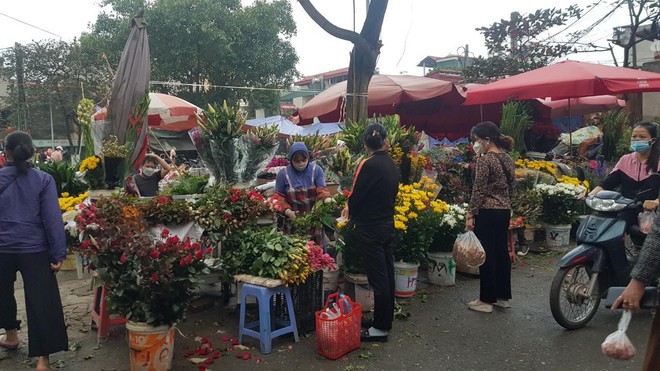 Ngày ông Công ông Táo, thực phẩm tăng giá chóng mặt - Ảnh 3.