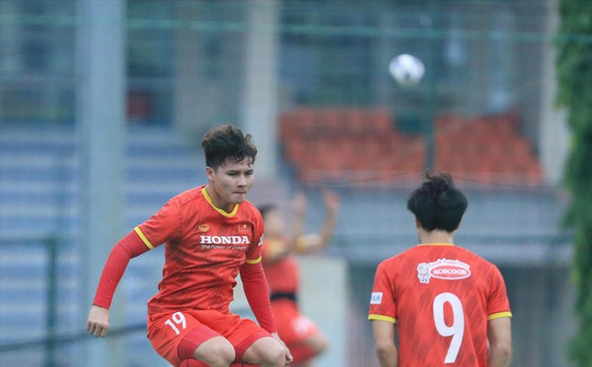 Ở lại CLB Hà Nội, chơi bóng tại V-League là lựa chọn an toàn của Quang Hải. Ảnh: Anh Đoàn