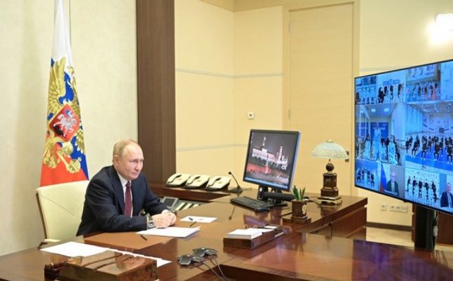 Tổng thống Nga V.Putin tại cuộc gặp trực tuyến với các vận động viên (Nguồn: iz.ru).