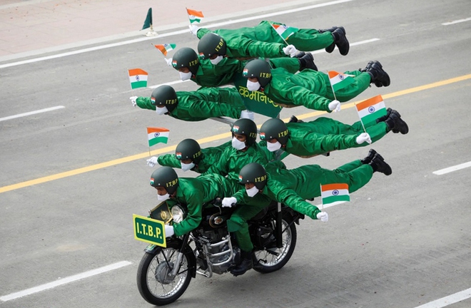Buổi diễu binh rực rỡ sắc màu nhân Ngày Cộng hòa tại Ấn Độ  - Ảnh 4.