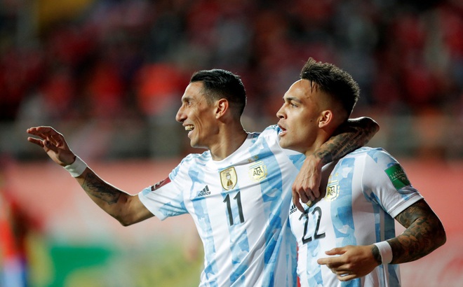 Angel Di Maria và Lautaro Martinez giúp Argentina giành trọn 3 điểm. (Ảnh: Reuters)