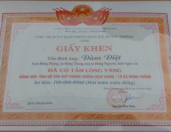 Cụ ông hơn 90 tuổi chống gậy tới xã ủng hộ 100 triệu đồng phòng chống Covid-19 - Ảnh 3.