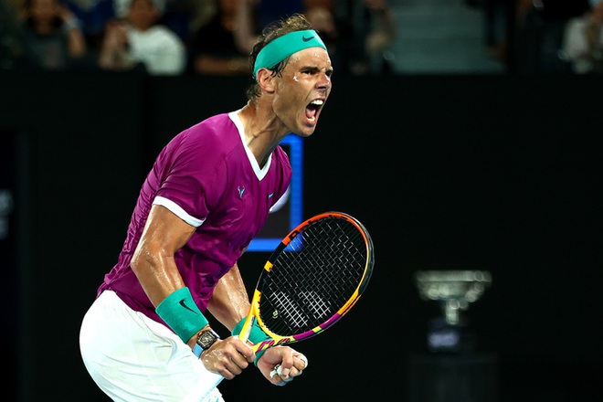 Ngược dòng kịch tính ở chung kết Australian Open, Nadal vượt Federer và Djokovic để cán mốc vĩ đại nhất lịch sử quần vợt nam - Ảnh 9.