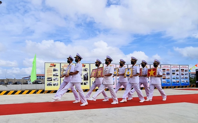 Lễ thượng cờ 4 tàu vận tải đa năng RoRo-5612 (số hiệu 526, 527, 528 và 529) được tổ chức tại huyện Năm Căn, tỉnh Cà Mau.