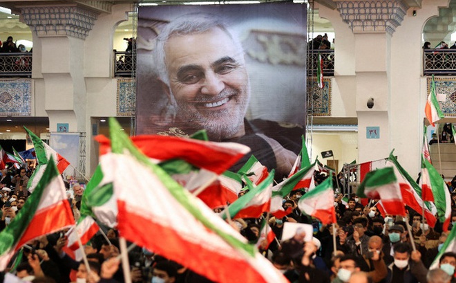 Ảnh tướng Qassem Soleimani trong buổi tưởng niệm 2 năm ngày mất của ông ở Tehran, Iran, hôm 3-1. Ảnh: Reuters