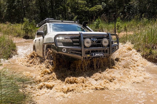 Toyota Land Cruiser 300 Series vốn đã cứng cáp nay còn hầm hố hơn với gói độ offroad của TJM - Ảnh 7.