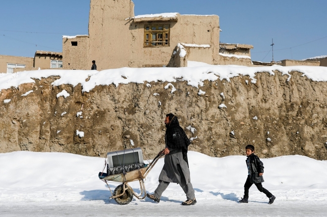 Taliban ban bố tình trạng khẩn cấp vì mưa lớn, tuyết rơi ở Afghanistan - Ảnh 1.