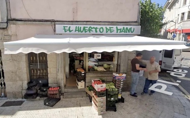 Hình ảnh Google Street View cho thấy Gioacchino Gammino đang ở ngoài một cửa hàng rau củ ở Tây Ban Nha. Ảnh: Google Maps