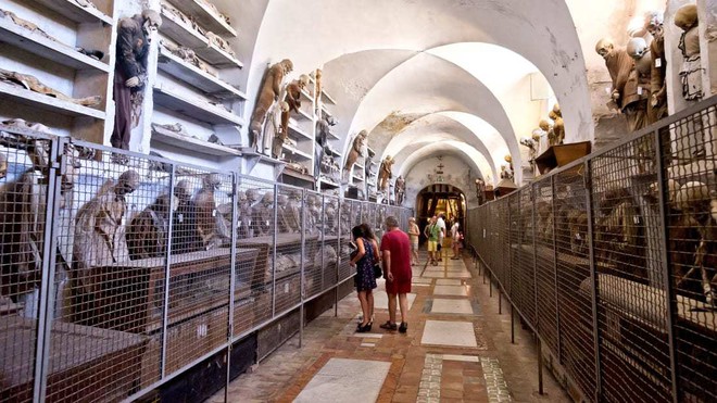 Đi tìm lời giải về hàng loạt xác ướp trẻ em trong hầm mộ ở Italia - Ảnh 1.