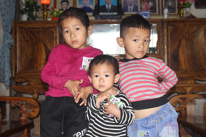 Người mẹ 3 con ở Nghệ An quỳ xin giúp đỡ - Ảnh 2.