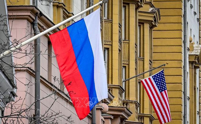 Quang cảnh bên ngoài toà nhà Đại sứ quán Mỹ ở thủ đô Moscow, Nga ngày 18/3/2021. Ảnh tư liệu: AFP/TTXVN