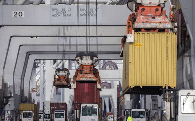 Các container hàng hoá tại bến cảng ở Savannah, Georgia, Mỹ tháng 12/2021. Ảnh: AP