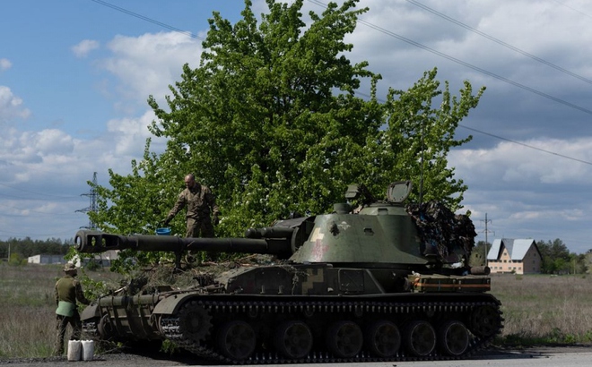 Xe tăng Ukraine ở Lyman, thuộc vùng Donetsk ngày 28/4/2022. Ảnh: Reuters