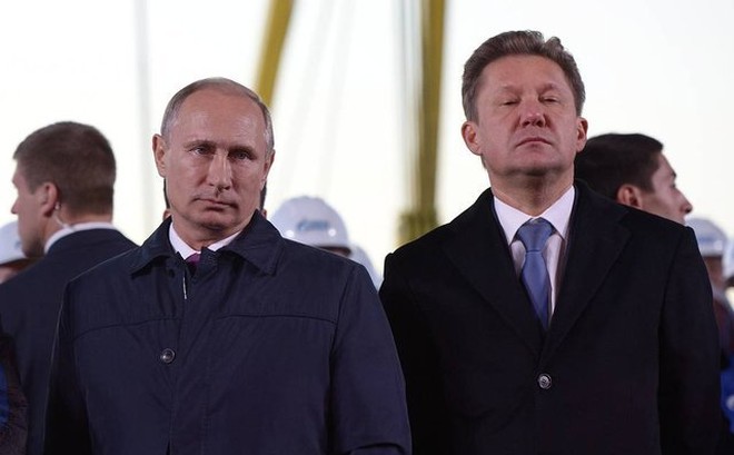 Tổng thống Nga Vladimir Putin (trái) và Giám đốc điều hành Gazprom Alexei Miller