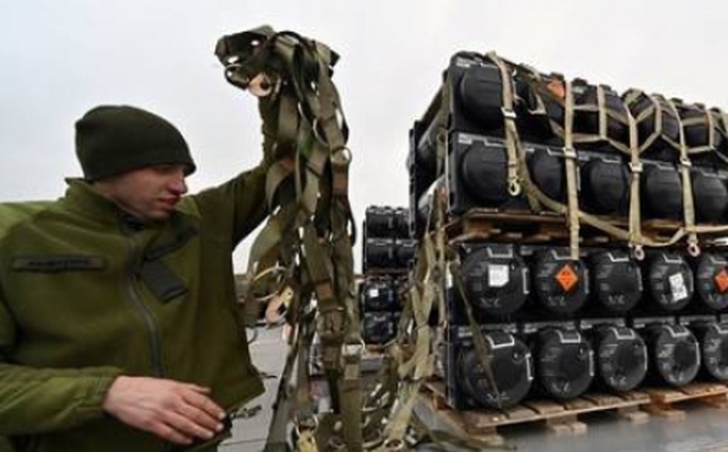 Các nước phương Tây liên tục viện trợ cho Ukraine từ khi xung đột bùng phát ở nước này hồi tháng 2. (Ảnh: Getty)