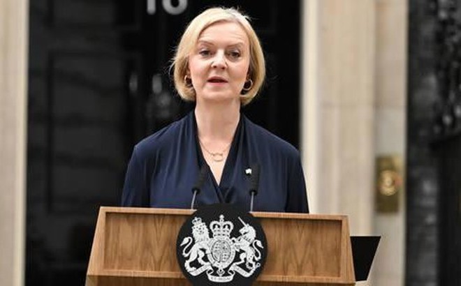 Thủ tướng Anh Liz Truss phát biểu trước Số 10 phố Downing. Ảnh: RT