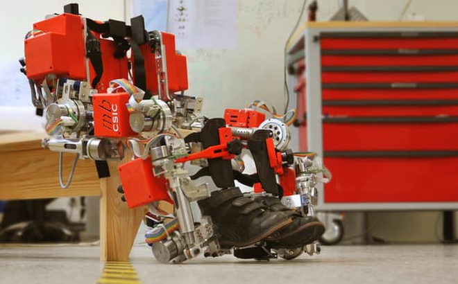"Bộ áo giáp" robot có tên Atlas 2030. Ảnh: exoskeletonreport.com