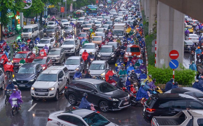 Việc thu phí ô tô vào nội đô Hà Nội có giảm tắc đường giờ cao điểm?