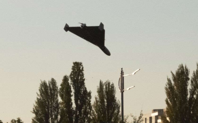 UAV cảm tử Geran-2 của Nga lao xuống mục tiêu ở thủ đô Kiev, Ukraine. Ảnh: AFP.