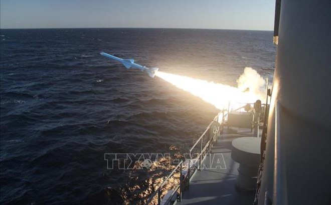 Hải quân Iran phóng tên lửa trong cuộc tập trận tại Vịnh Oman ngày 23/2/2019. Ảnh minh họa: AFP/TTXVN