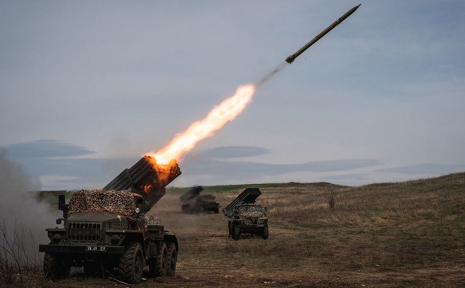 Ukraine phóng tên lửa nhắm vào các vị trí của Nga. Ảnh: Getty