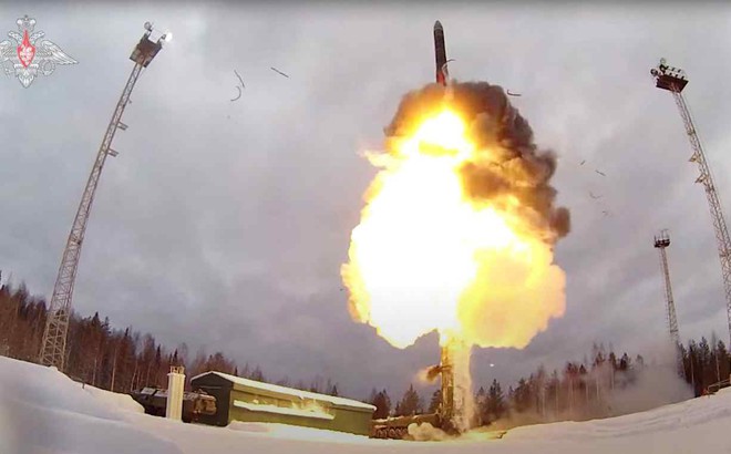 Nga phóng tên lửa đạn đạo liên lục địa Yars trong một cuộc tập trận của lực lượng hạt nhân trước khi xung đột bùng phát tại Ukraine. Ảnh: Reuters