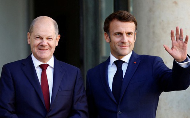 Thủ tướng Olaf Scholz (trái) và Tổng thống Emmanuel Macron tại Điện Elysee, Pháp, ngày 26-10 - Ảnh: REUTERS