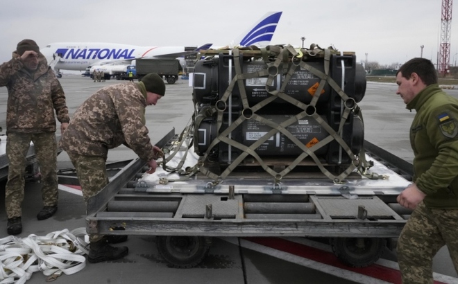 Mỹ đã cung cấp nhiều khí tài cho Ukraine kể từ khi chiến sự Nga- Ukraine nổ ra cuối 2/2022. Ảnh: AP