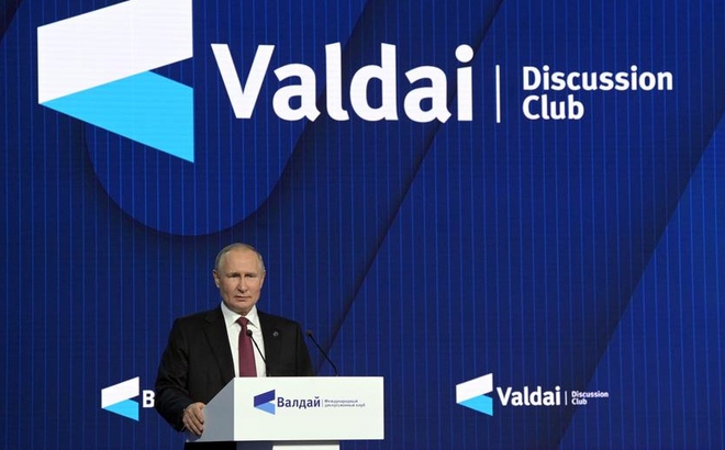 Tổng thống Nga Vladimir Putin tham dự phiên thảo luận tại Câu lạc bộ Thảo luận Quốc tế Valdai ngày 27/10/2022. Ảnh: EPA/EFE