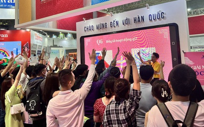 Gian hàng Hàn Quốc có nhiều hoạt động quảng bá đến du khách Việt Nam ở Hội chợ du lịch quốc tế TP.HCM tháng 9-2022 - Ảnh: Q.ĐỊNH