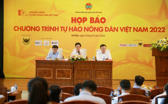 Ban tổ chức thông tin về chương trình Tự hào nông dân Việt Nam năm 2022 - Ảnh: C.TUỆ