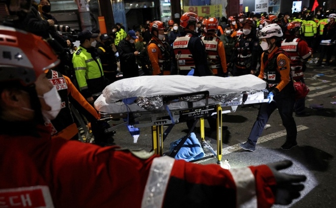 Ít nhất 149 người thiệt mạng và 76 người khác bị thương trong một vụ giẫm đạp tại lễ hội Halloween ở quận Itaewon của Seoul, Hàn Quốc. (Ảnh: Reuters)