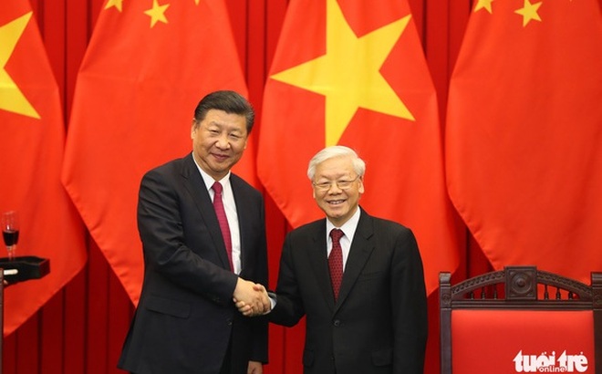 Tổng bí thư Nguyễn Phú Trọng (phải) tiếp Tổng bí thư, Chủ tịch Trung Quốc Tập Cận Bình trong chuyến thăm Việt Nam tháng 11-2017 - Ảnh: NGUYỄN KHÁNH