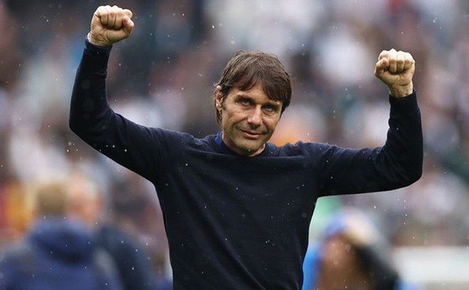 HLV Antonio Conte và đội bóng liên tục bị thách thức tinh thần. Ảnh: Getty Images