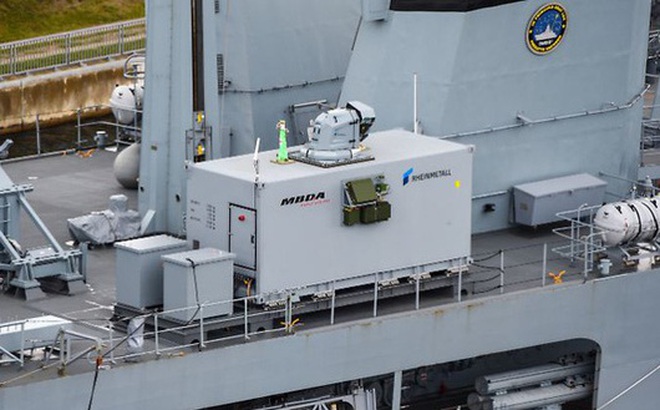 Hình ảnh vũ khí laser trên tàu khu trục Sachsen - Ảnh: INTERESTING ENGINEERING