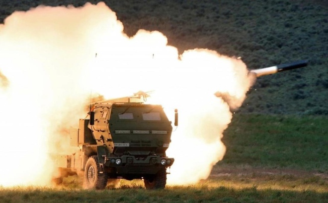 Hệ thống pháo phản lực HIMARS. (Ảnh: Reuters)