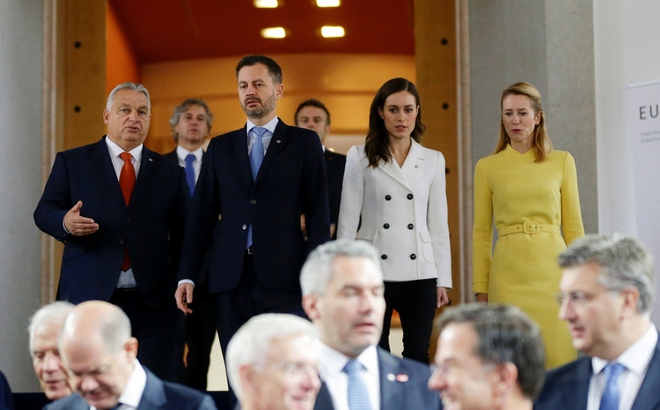 Thủ tướng Hungary và lãnh đạo một số nước châu Âu gặp gỡ tại Séc hôm 7/10. Nguồn: Reuters