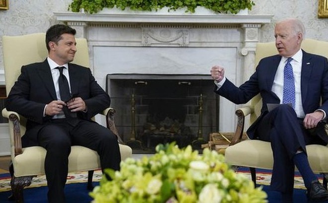 Tổng thống Mỹ Joe Biden gặp Tổng thống Ukraine Volodymyr Zelensky hồi năm 2021. Ảnh: AP