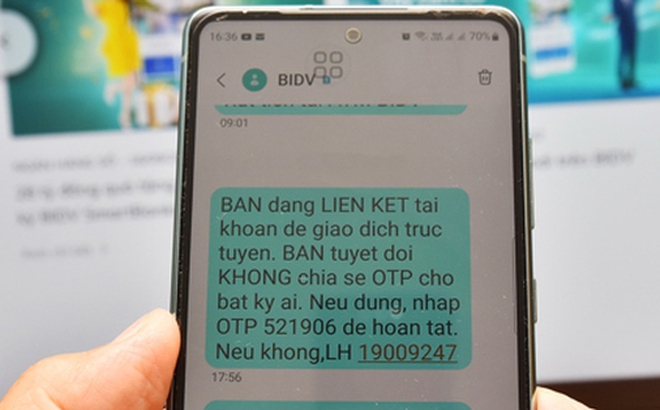 Các chuyên gia, ngân hàng đều khuyến cáo người dùng cảnh giác không để mất thông tin tài khoản, thông tin cá nhân. Ảnh: TẤN THẠNH