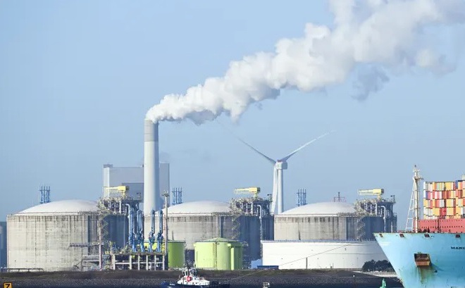 Trạm nhập khẩu LNG tại cảng Rotterdam, Hà Lan. Ảnh: CNBC