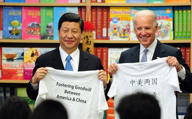Ông Joe Biden gặp ông Tập Cận Bình tại Mỹ năm 2012, khi ông Biden còn là phó tổng thống Mỹ - Ảnh: AFP