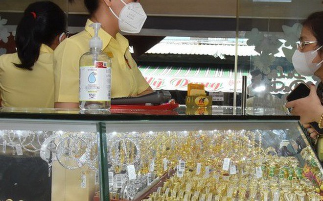 Giá vàng hôm nay của thế giới tăng một mạch 43 USD, từ 1.710 USD/ounce lên 1.753 USD/ounce