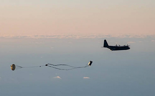 Máy bay Mỹ thả hệ thống tên lửa hành trình Rapid Dragon ở Na Uy, khu vực Bắc cực, vào hôm 9/11. Ảnh: Defense.gov.