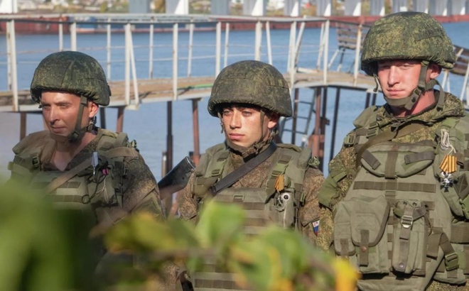 Các quân nhân Nga ở Kherson. (Ảnh: Sputnik)