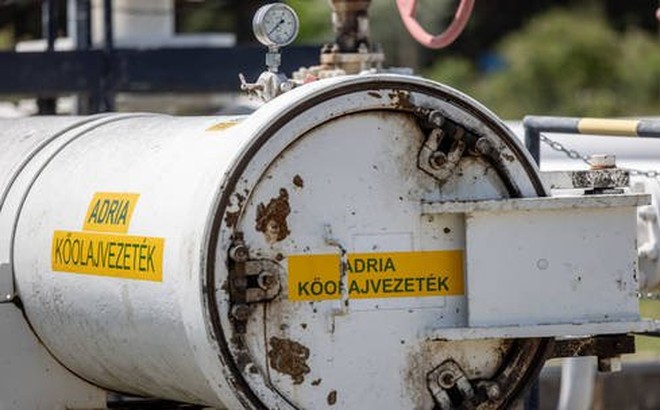 Nhà máy lọc dầu Duna ở Szazhalombatta, Hungary. Ảnh: Getty Images