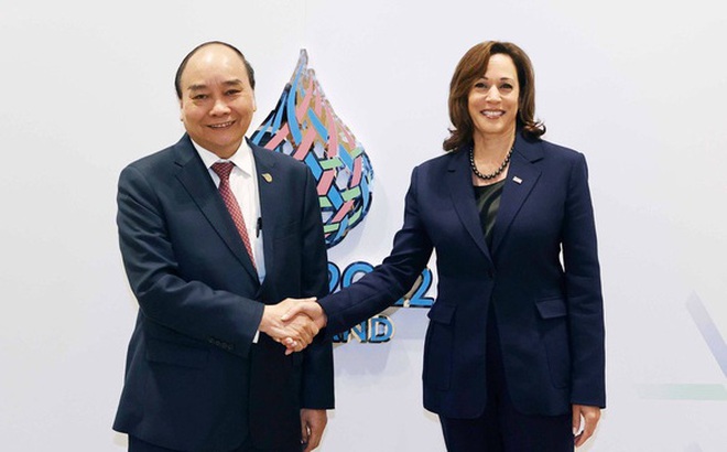 Chủ tịch nước Nguyễn Xuân Phúc và Phó tổng thống Mỹ Kamala Harris tại cuộc gặp sáng 18-11, khi hai lãnh đạo tham dự Tuần lễ Cấp cao APEC 2022, tổ chức ở Bangkok (Thái Lan) - Ảnh: TTXVN