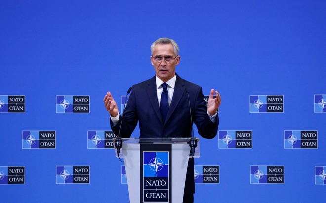 Tổng thư kí NATO Jens Stoltenberg tại cuộc họp ở Brusells ngày 16/11. Ảnh: Reuters