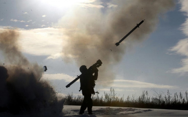 Binh lính Ukraine bắn tên lửa đất đối không. Ảnh: Anatolii Stepanov