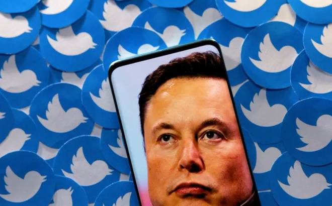 Tỉ phú Elon Musk cho biết sẽ thu phí 8 USD/tháng đối với các tài khoản Twitter tick xanh. Ảnh: Reuters.